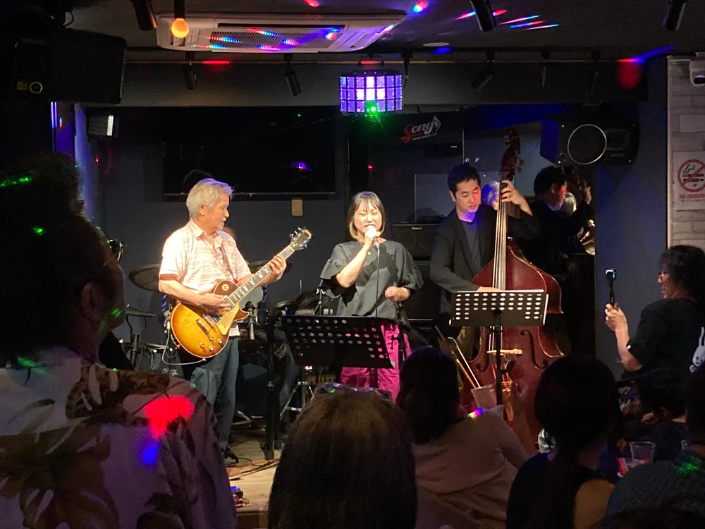 ライブステージ